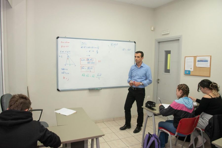Φροντιστήρια ΜΕ Ζαφειρόπουλος Ηλιούπολη